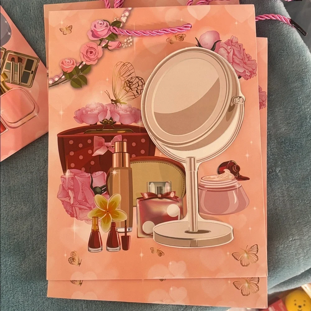 Pink Gift Bags with Fashion and Beauty Design(set of 6) - Picture 2 of 5